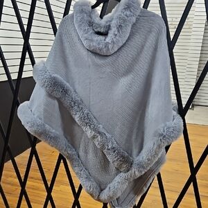 Chic Gray Fur-Trimmed Women's Poncho